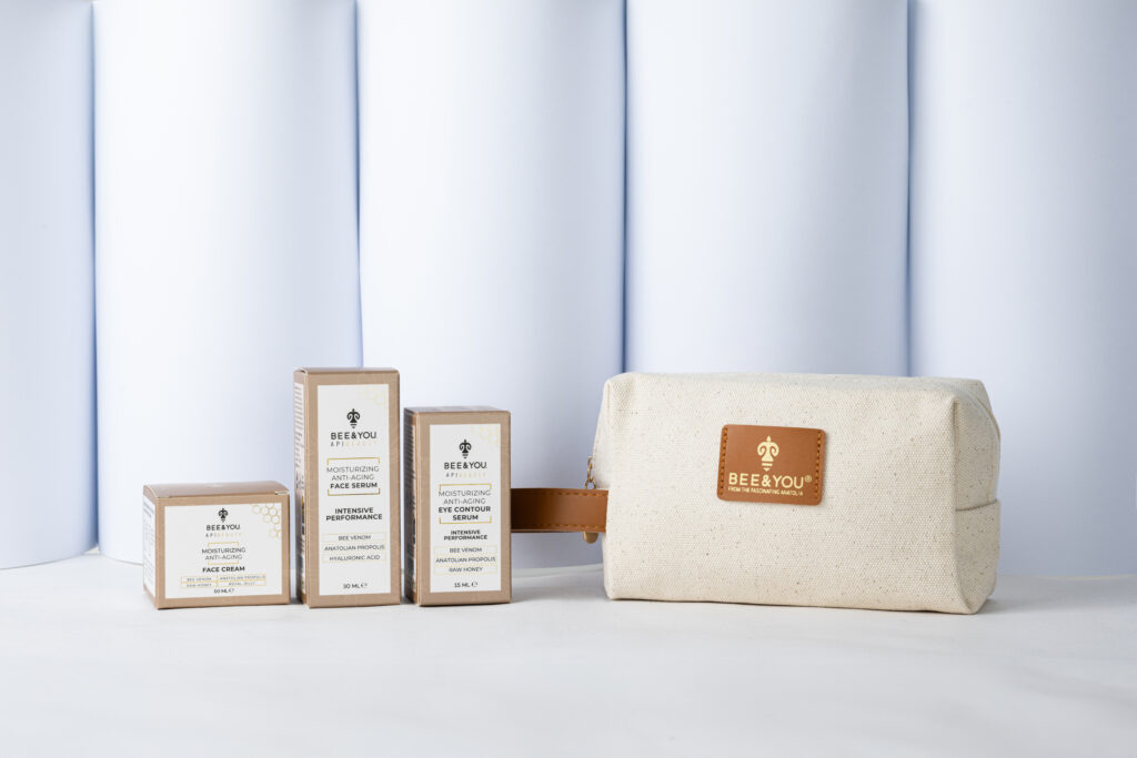 【送化妝袋】bee&you 蜂毒抗皺逆齡限量套裝